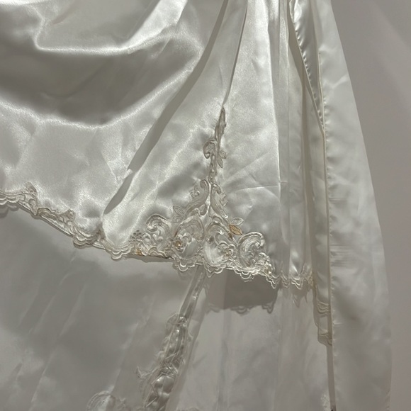 Flower Girl Elegant White Satin Gown with Bow and Train size 4 - Picture 2 of 11